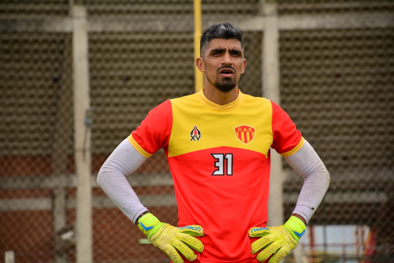 Carrera: “Agradezco la chance de seguir en Sarmiento”