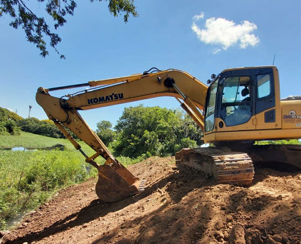 La APA detectó relleno y extracción de suelo en el río Negro y el riacho Ojeda